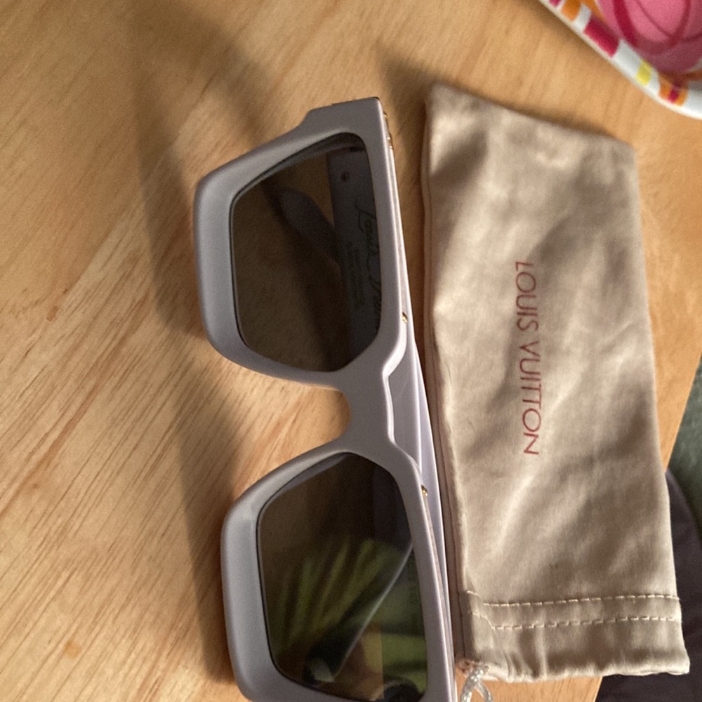 Louis Vuitton shades - Picture 3 of 5